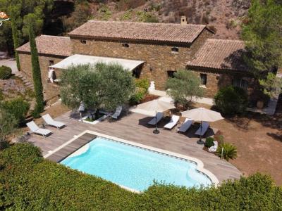 Maison+roquebrune-sur-argens+260+m%26sup2%3B+6+pi%26egrave%3Bces