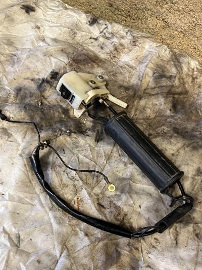 Manette et c�ble de gaz arr�t moteur Echo SRM 250E