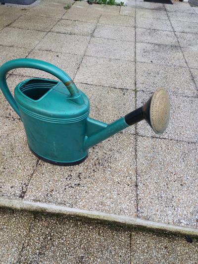 arrosoir en plastique de 10 litres