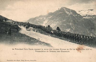 CPA Militaria   Felix Faure passant la Revue des Troupes Alpines, Col de Vanoise