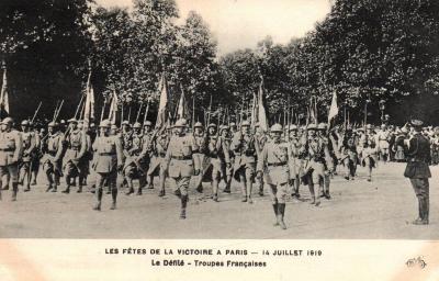 CPA Militaria  F�tes de la Victoire � Paris 1919. Le D�fil�. Troupes Fran�aises