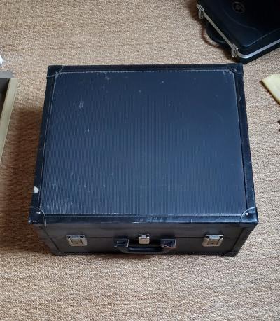 Je vends un accord�on Hohner 80 basses, clavier piano