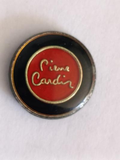 Pin's Pierre Cardin Mode Luxe Parfum Cosm�tiques Paris Vintage Pin