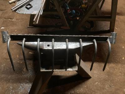grelinette 8 dents avec marche pieds anti d�rapant sans manche (70cm de travail)
