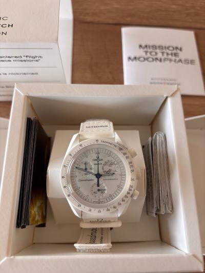 Montre Mission to the Moonphase   Swatch x Omega   Full Moon (�dition Snoopy)