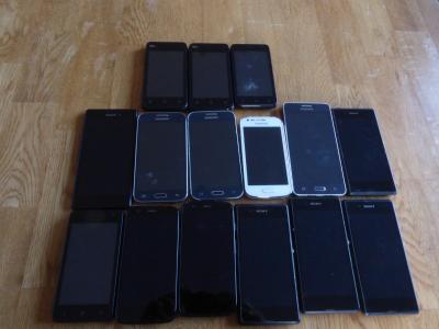 LOT 15 TELEPHONES MOTOROLA SAMSUNG SONY WIKO  TEST OK   ANDROID ANCIEN