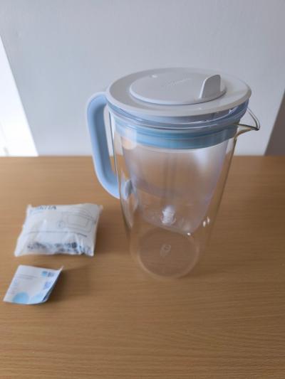 BRITA PURIFICATEUR D EAU NEUF JAMAIS UTILISE AVEC CARTOUCHE ET NOTICE