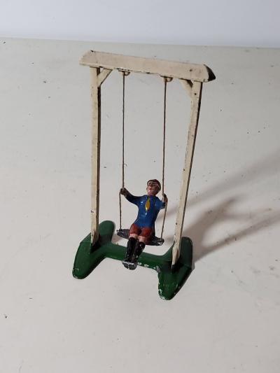 BRITAINS 619 Gar�on � la balan�oire plomb lead boy on swin BF CS QUIRALU