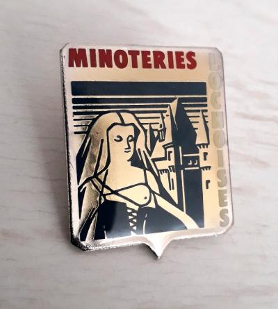 Pin's MINOTERIES LOCHOISES femme en corset � poitrine semi nue - Chateau LOCHES