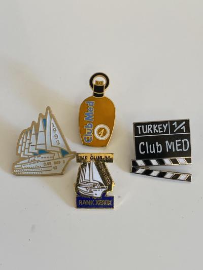LOT 4 PIN'S CLUB MED