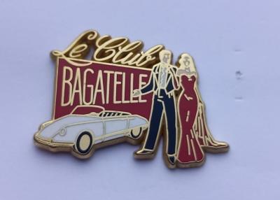 EB88 pin's CLUB BAGATELLE VOITURE CITRO�N DS blanche robe rouge Arthus Bertrand