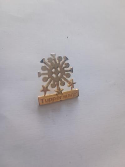 Pin's Dor� et Argent� Marque TUPPERWARE vintage 90'