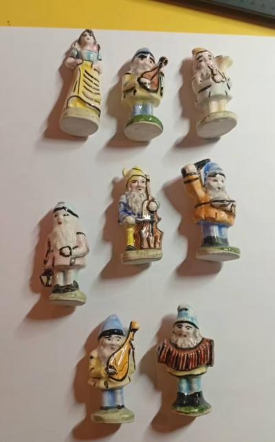 Santon F�ves 7 Nains Musiciens Et Blanche Neige Le Lot Disney Sans Signature T01