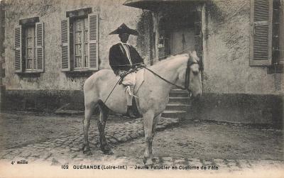 44 GUERANDE UN JEUNE PALUDIER EN COSTUME DE FETE