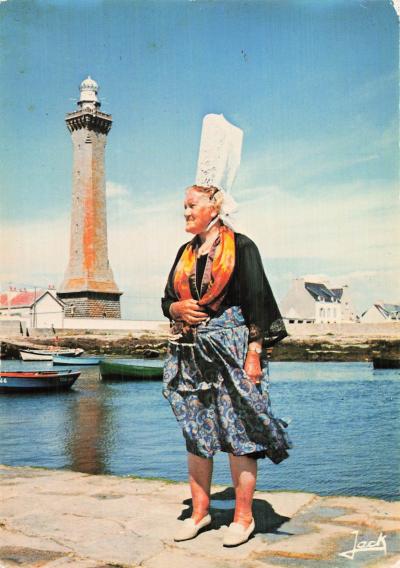 29 PENMARCH LE PHARE D ECKMUEHL ET LE COSTUME REGIONAL