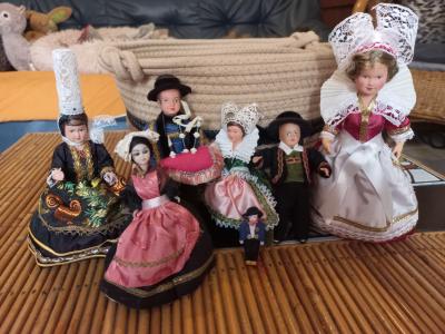 Lot 7  Anciennes poup�es folklorique Petitcollin Bretagne  doll collection