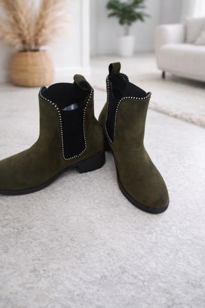Bottines Chelsea kaki clout�es   ultra tendance
