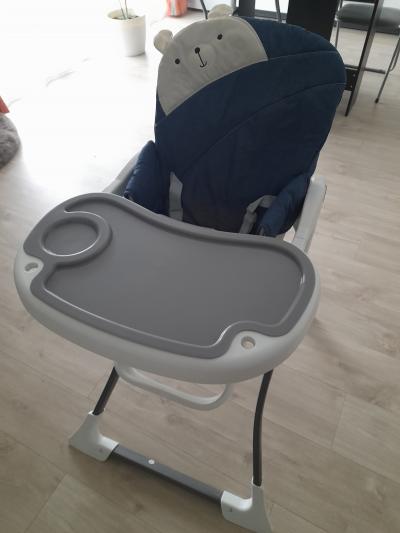 chaise haute b�b� en bon �tat peu servie