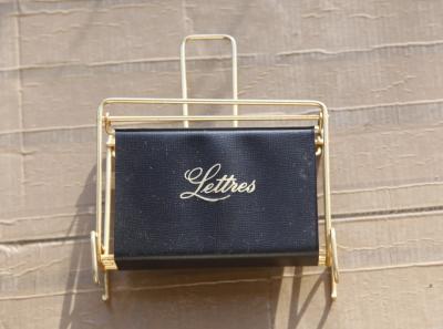 Porte lettres Lettres vintage en cuir ou simili accessoire de bureau r�tro
