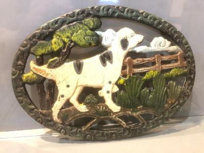 Dessous de plat sous plat vintage en fer forg�   Chien de chasse