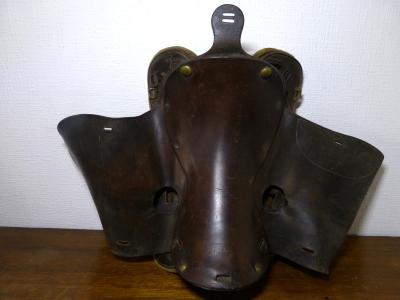 Selle en cuir cheval ancienne cavalier cavalerie allemande �quitation