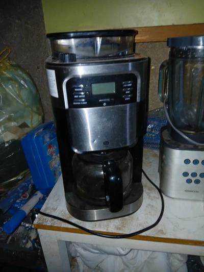 cafetiere moulin a grains essetiel b