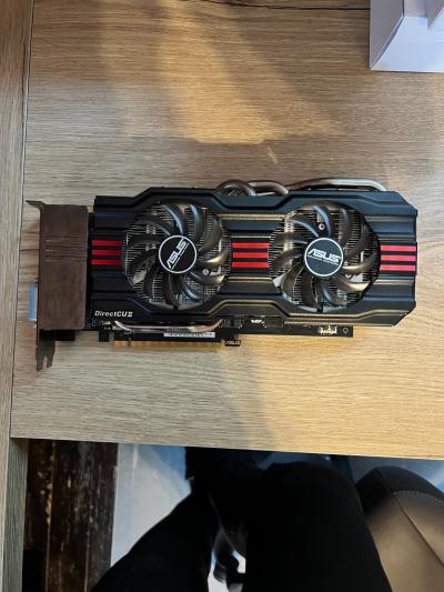 Carte graphique ASUS GTX 670 DirectCU II 2 Go