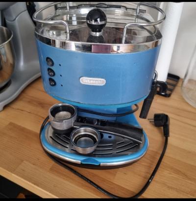 Cafetiere Expresso DELONGHI ECO 310.B Bleu d'occasion A SAISIR!