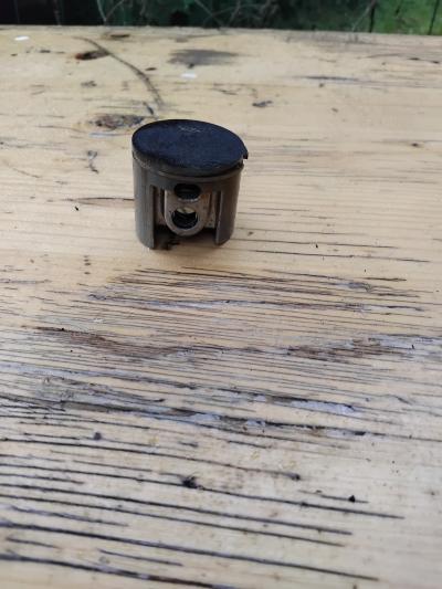 Piston tron�onneuse Pioneer