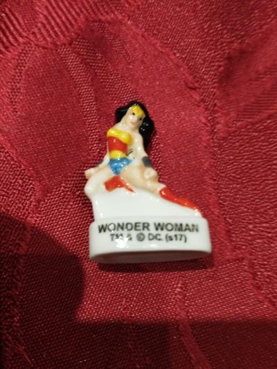 F�ve WONDER WOMAN     COMICS F4