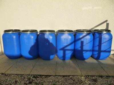 TONNEAU-BARIL-FUT-CUVE EN PLASTIQUE DE 60L TAILLE: 30X60 BLEU-NOIR (COMME NEUF)