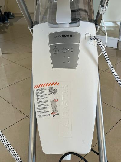 Laurastar S4a centrale vapeur avec table int�gr�e