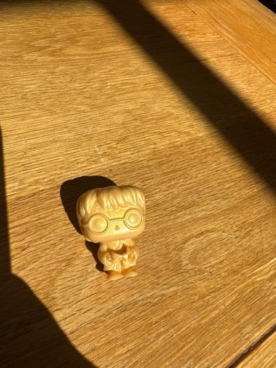 figurine pop harry potter dor� rare ( collection kinder joy)