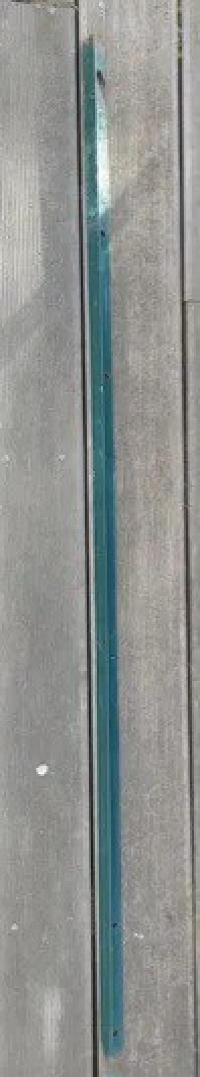 Poteau en acier pour cl�ture grillag�e coloris vert taille 1m44