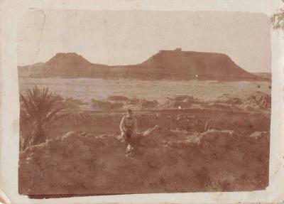 ANCIENNE PHOTOGRAPHIE 1933 JEUNE HOMME MILITAIRE PREND LA POSE A IDENTIFIER