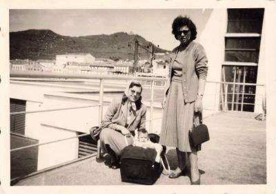 ANCIENNE PHOTOGRAPHIE 1957 A PORT VENDRES DEUX JEUNES FEMMES