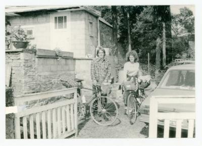 PHOTO photographie, un homme & une femme posent v�lo route camping voyage