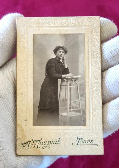 PHOTOGRAPHIE ANCIENNE   1912   PORTRAIT FEMME DEBOUT   TIRAGE ORIGINAL