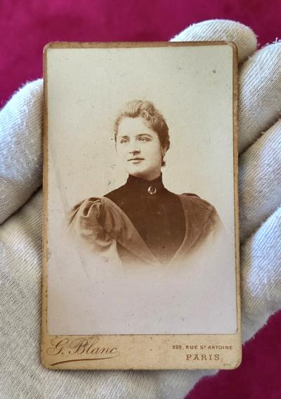 PHOTOGRAPHIE ANCIENNE   EPOQUE 1900   JEUNE FEMME ELEGANTE   TIRAGE ORIGINAL