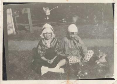 ANCIENNE PHOTOGRAPHIE DUO FILLETTES COSTUM�ES