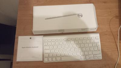 Apple Clavier sans fil A1314 (MC184F-B)   AZERTY FR