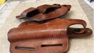 Holster, Lot De 2 Articles En Cuir