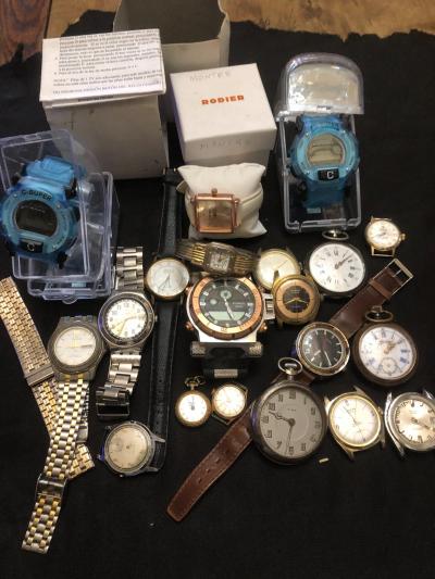 LOT DE MONTRE MECANIQUE GOUSSET QUARTZ POUR PIECES