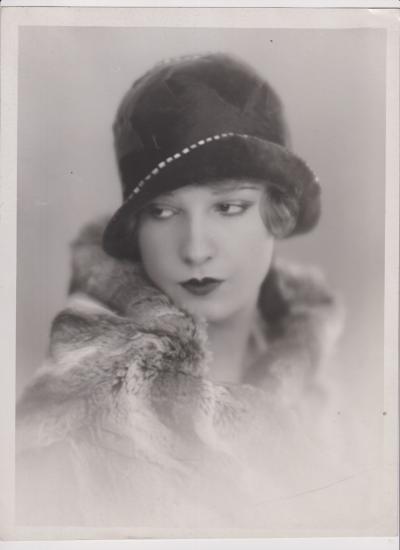 Lily DAMITA GRANDE PHOTOGRAPHIE ORIGINALE 29 22 par G.L. MANUEL FRERE   CARTE