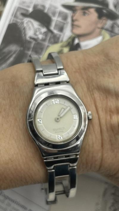 Montre SWATCH femme mod�le IRONY bracelet acier semi rigide