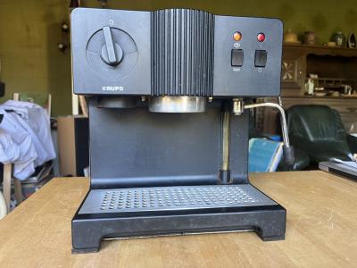 Cafeti�re KRUPS Espresso Uno (992) pour pi�ces ou � restaurer