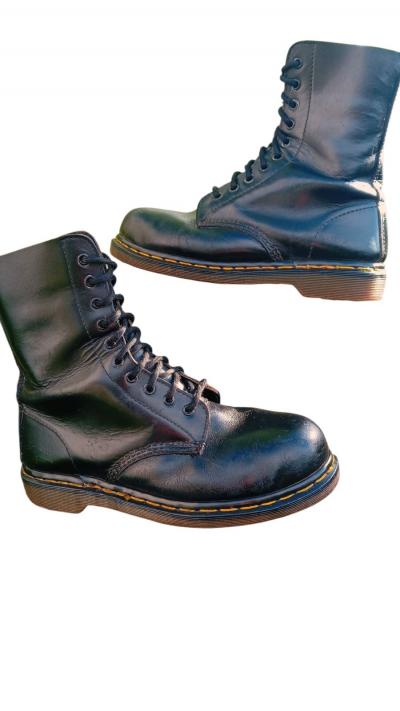 Dr Martens 1490 10 trous coqu�es UK8 EU42 boots cuir noir punk