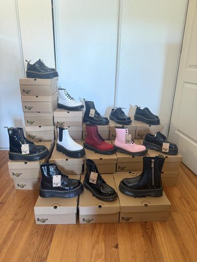Lot 32 Paires de Dr. Martens (T37-38-39)   NEUVES