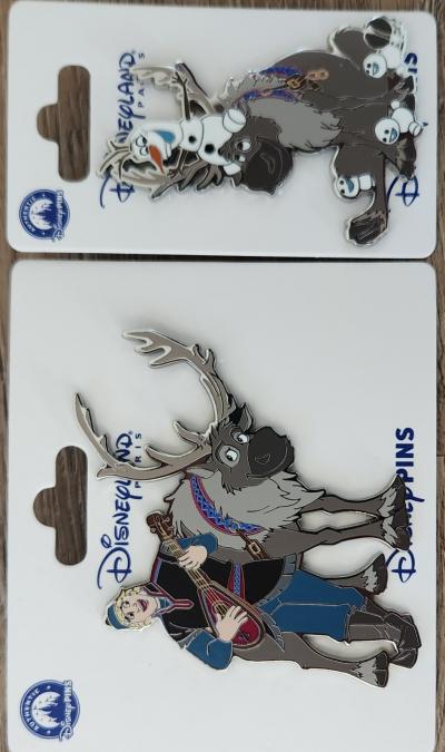 2 pin's Sven, Christophe et Olaf disneyland paris   Reines des neiges