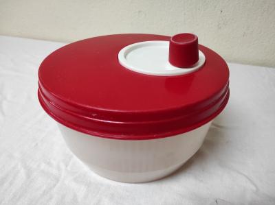 Ancienne Essoreuse � salade Triumph en plastique de 23 cm de diam�tre